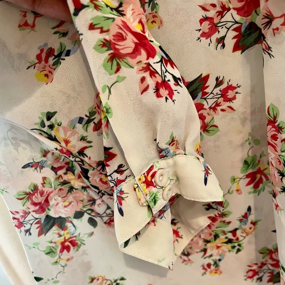 Windsor Floral Blouse 💐 - Picture 3 of 6